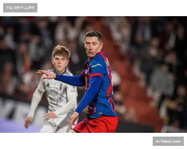 莱万多夫斯基拒绝沙特天价合同,同意降薪让出核心位置留守巴萨 莱万多夫斯基拒绝沙特天价合同,同意降薪让出核心位置留守巴萨